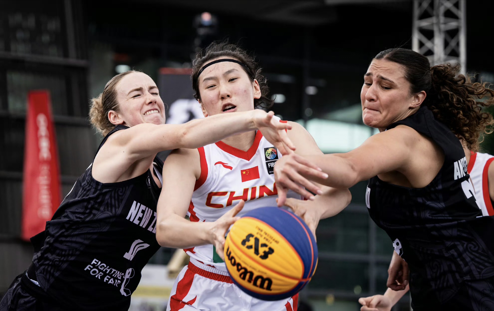 亚特兰大训练开放日，赛后篮板制胜引欢呼，欧联在即，年轻球员得到机会的简单介绍-爱游戏