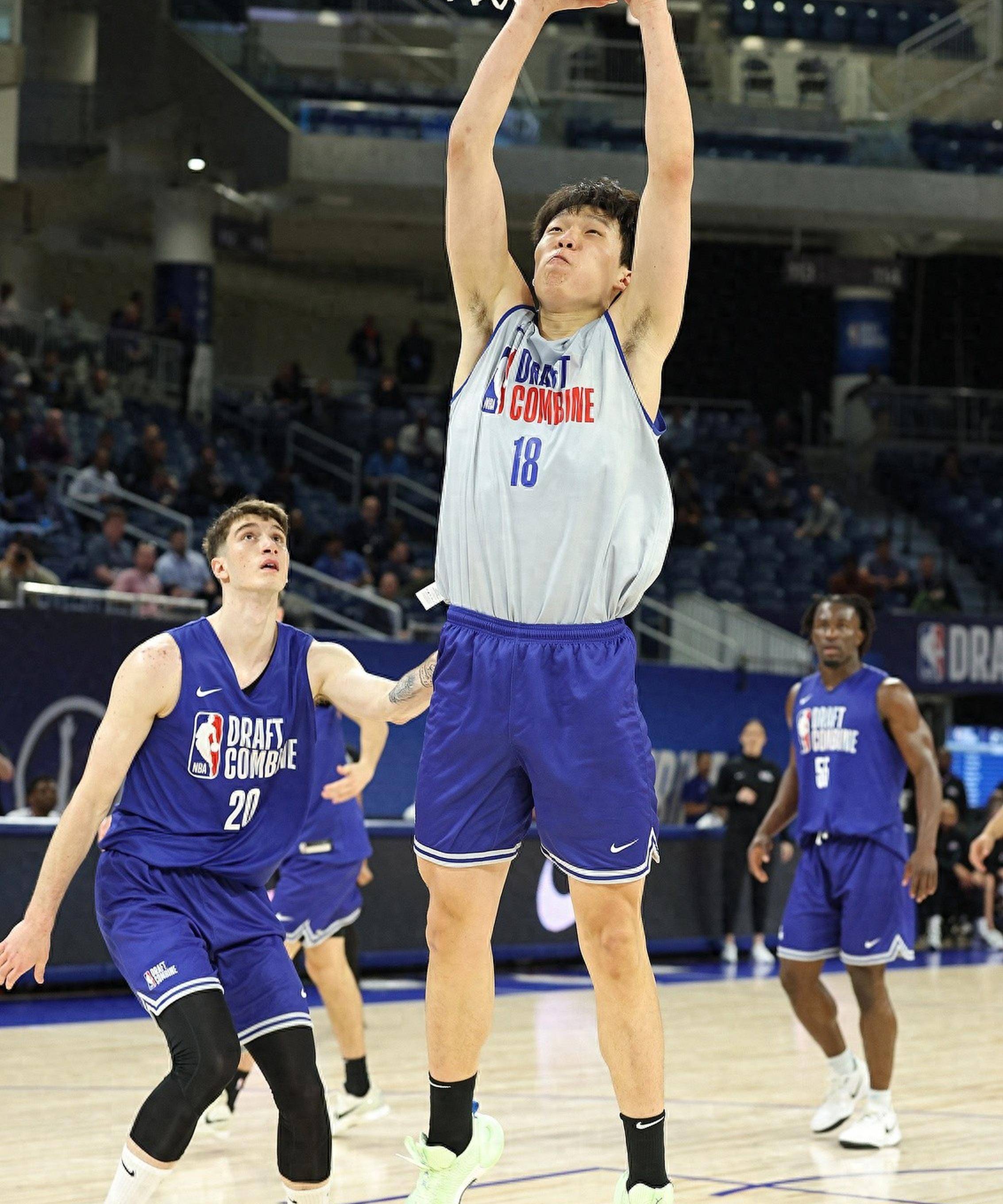包含明尼苏达森林狼发布备战花絮；集结日造点机会；CBA季后赛任务艰巨；纪律约束更严格的词条