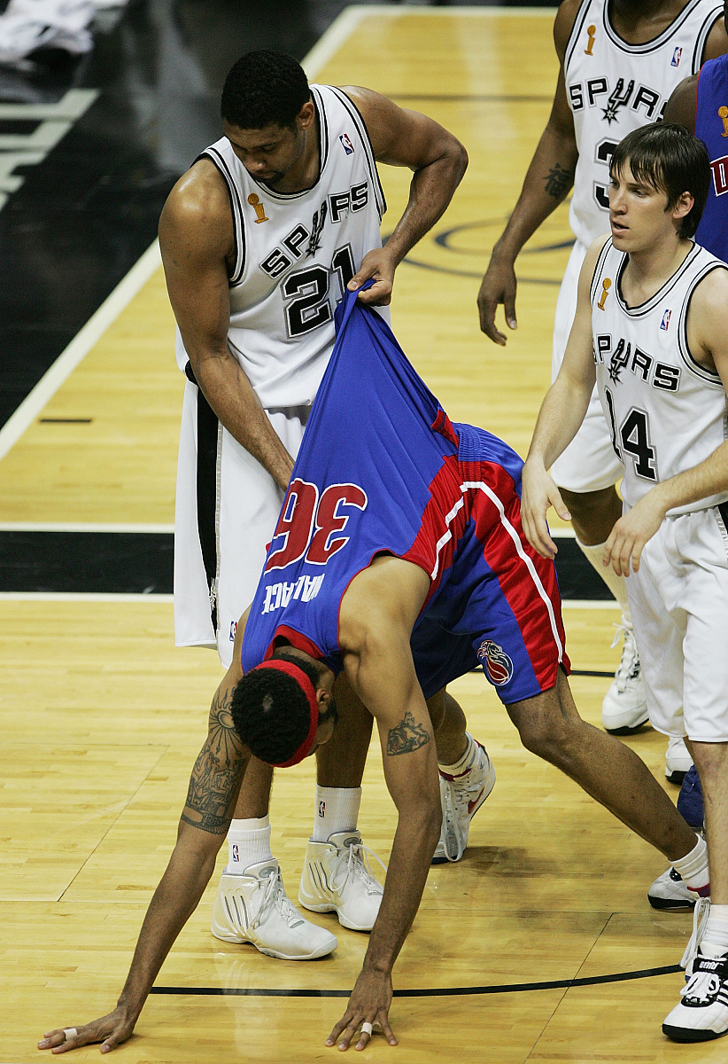 纽约尼克斯迎NBA常规赛关键赛，冲刺阶段防线松动，更衣室稳定，球队文化再被提及的简单介绍