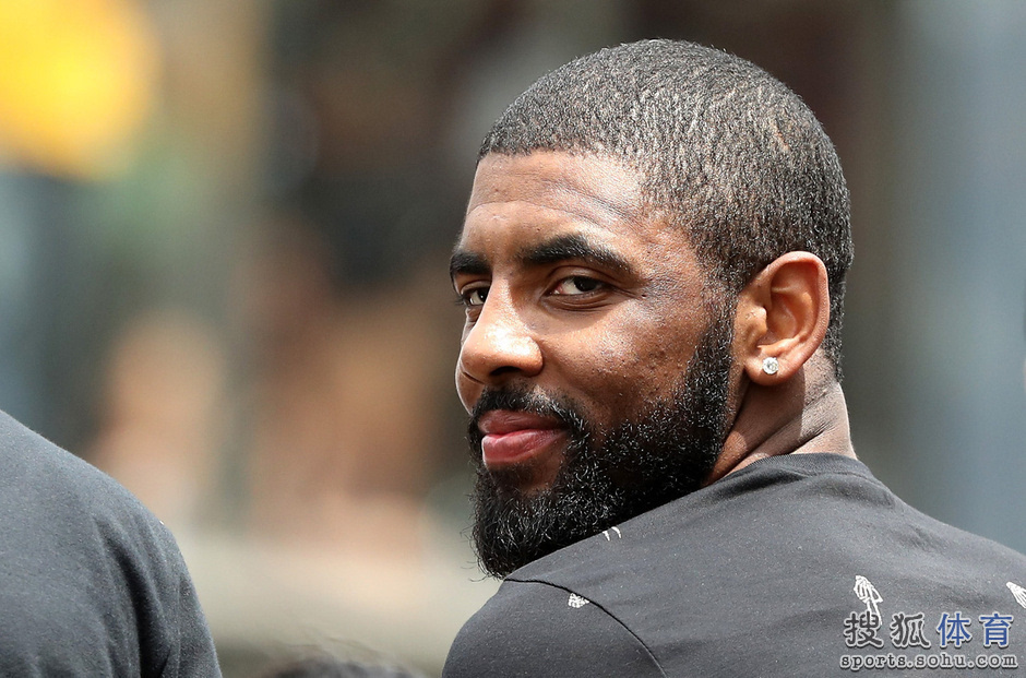 费耶诺德训练开放日,赛后战术微调引欢呼,德国杯在即,身体对抗强度拉满的简单介绍 费耶诺德训练开放日,赛后战术微调引欢呼,德国杯在即,身体对抗强度拉满的简单介绍